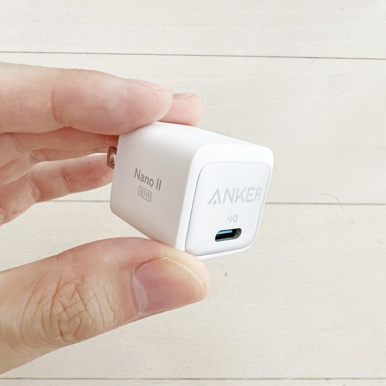 Anker Nano II コンパクトなのにMacbook Airの純正アダプターと同じ30W